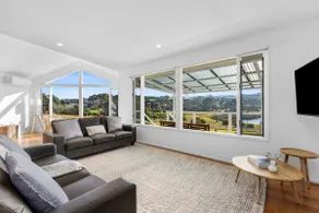 SALTWATER HOUSE - Opposite the beach and views over the lake! - Image 4