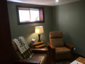McKenzie Charmer- Private Suite with own entrance - Image 3