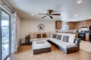 *Open*Pool/Park Access*#3 BMT/Seaworld/Riverwalk - Image 2