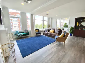 Luxurious Posh Downtown Condo - Image 3