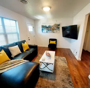 Peaceful Home • Nichols Hills • Walk to OKC Ballet - Image 3