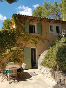 Villa 3 Bedrooms, swimming pool, near city center - Image 2