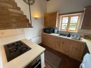 Self contained annexe in converted forge - Image 5