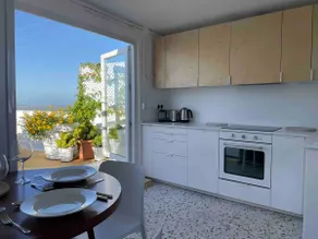 Contemporary, stylish duplex with stunning views. - Image 5