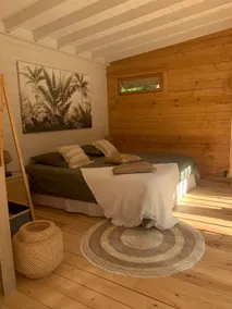 Cozy cottage in a park with pool - Image 4