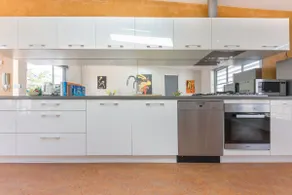 Designer house in quiet street on city doorstep - Image 3
