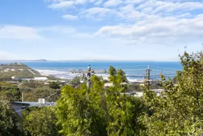 Panoramic Ocean Views in the Heart of Torquay - Image 2