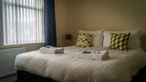 The Racecourse Gathering 5 Bed - Sleeps 12 City Centre - Image 4