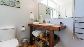 The Vintage Cottage - Image 4