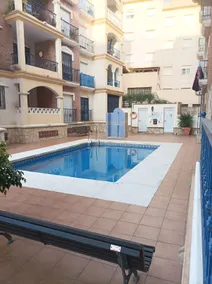 Lovely apartment with a swimming pool and free parking - Image 2