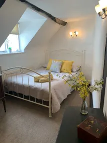Large stylish , central 17th century home, 3 bdrms - Image 5
