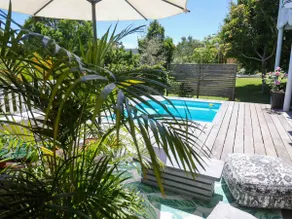 Lush Spacious Family Home between Beach & Town - Image 3