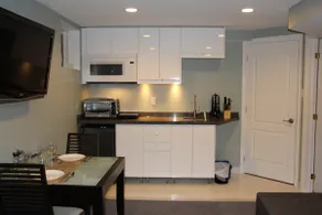 Yvonne's Retreat: Beautiful Private Basement Oasis - Image 5