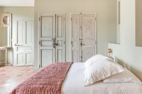 Beautiful home with old-world charm - Image 2