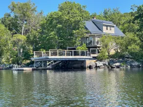 Lakefront Cottage on a Peninsula - Image 5