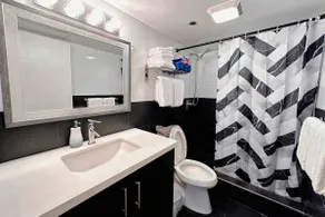 Spacious 1BR Peekaboo Ocean View Free Parking WiFi - Image 5