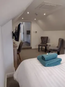 Self Contained Apartment with en-suite - Image 3