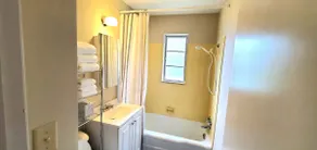 1 KING Bed 3 QUEEN Beds* Pet Friendly* Quiet - Image 4