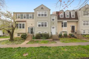2 BR Bright Chic DC20min, IAD 10 min, Metro - Image 2
