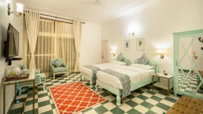 Shades of Summer - A Cosy 3BHK Apartment - Image 5
