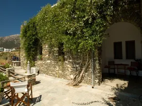 Tradiotional apartment in Apollonia - Image 4