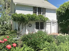 Comfy, Convenient Studio Apartment Near Downtown - Image 2