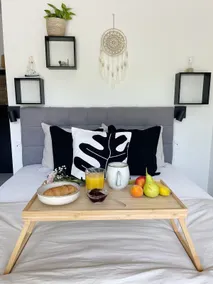 Cozy Studio Apartment with Terrace + Free Parking - Image 2