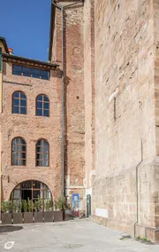 Mittelalterliches Turmhaus neben dem 1200 erbauten Glockenturm der Kathedrale San Martino. - Image 2
