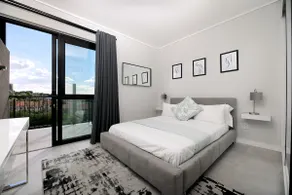 Oskido's Hyde Park Luxury Apartment - Image 5