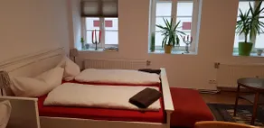 Quiet 50 m² courtyard apartment for five people - Image 3