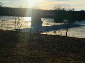 River's Edge Cabin-Riverfront Acres/DISH/WiFi - Image 3