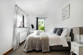 Stansted Airport - Beautiful Annexe with Parking - Image 3