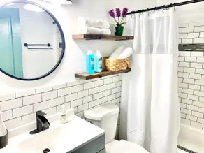 2BR Modern Bottom Unit Downtown Roanoke - Image 2