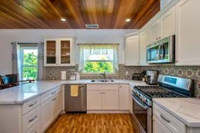 Luxury 2BR 2BA house, AC, near ferry, 2 parking - Image 2