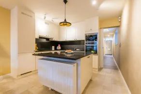 Large holiday house with free parking - Image 5