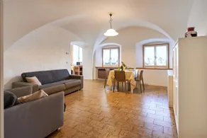 Studio Zu - Lakeside Apartment - Image 2
