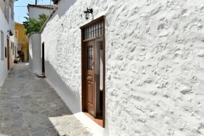 GIORGOS HOUSE - Image 2
