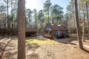 TooFine Lakehouse, pet friendly waterfront cottage - Image 2