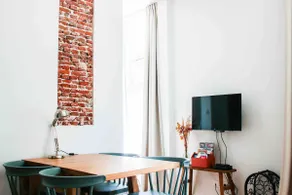 Luxury renovated apartment- 2 bathrooms - Image 5
