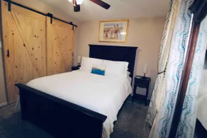 Cozy Cabin with Hot Tub and resort amenities - Image 4