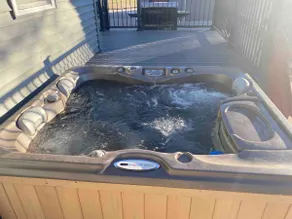 The Oakes Isle -Hot Tub - Image 4