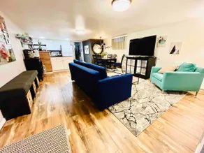 NEW 2 BDRM Airport/ Downtown Seattle, Pvt Modern - Image 3