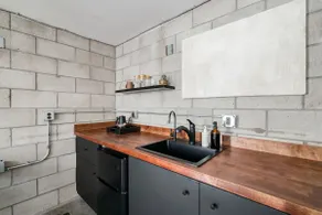 Loft Industrial Cheio de Luz em Little Italy - Image 2