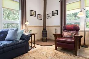 Cozy Country Bungalow - Image 5