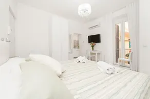 White Flat Termini - Image 5
