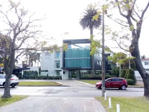 Pleasant house in residential neighborhood - Image 5