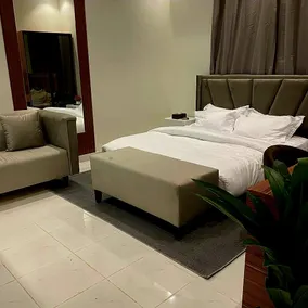 Elegant studio with hotel specifications 2 - Image 3