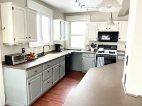 Immaculate, spacious 3 BR, near UPMC + PSU - Image 5