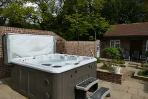 The Stables - 2 bed with large garden and hot tub. - Image 5