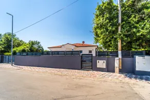 Villa Pavicini - with heated pool - Image 4